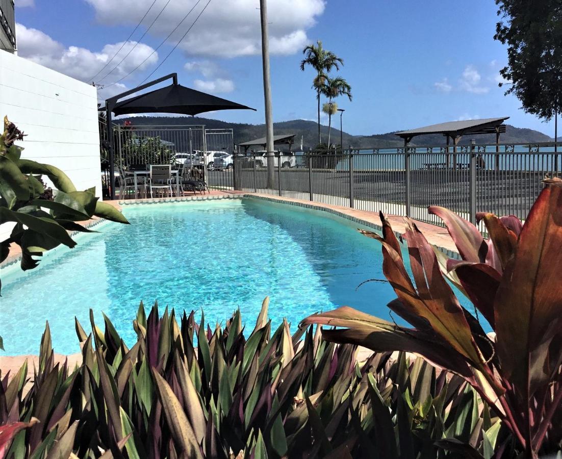 Whitsunday Waterfront Apartments 에일리비치 외부 사진