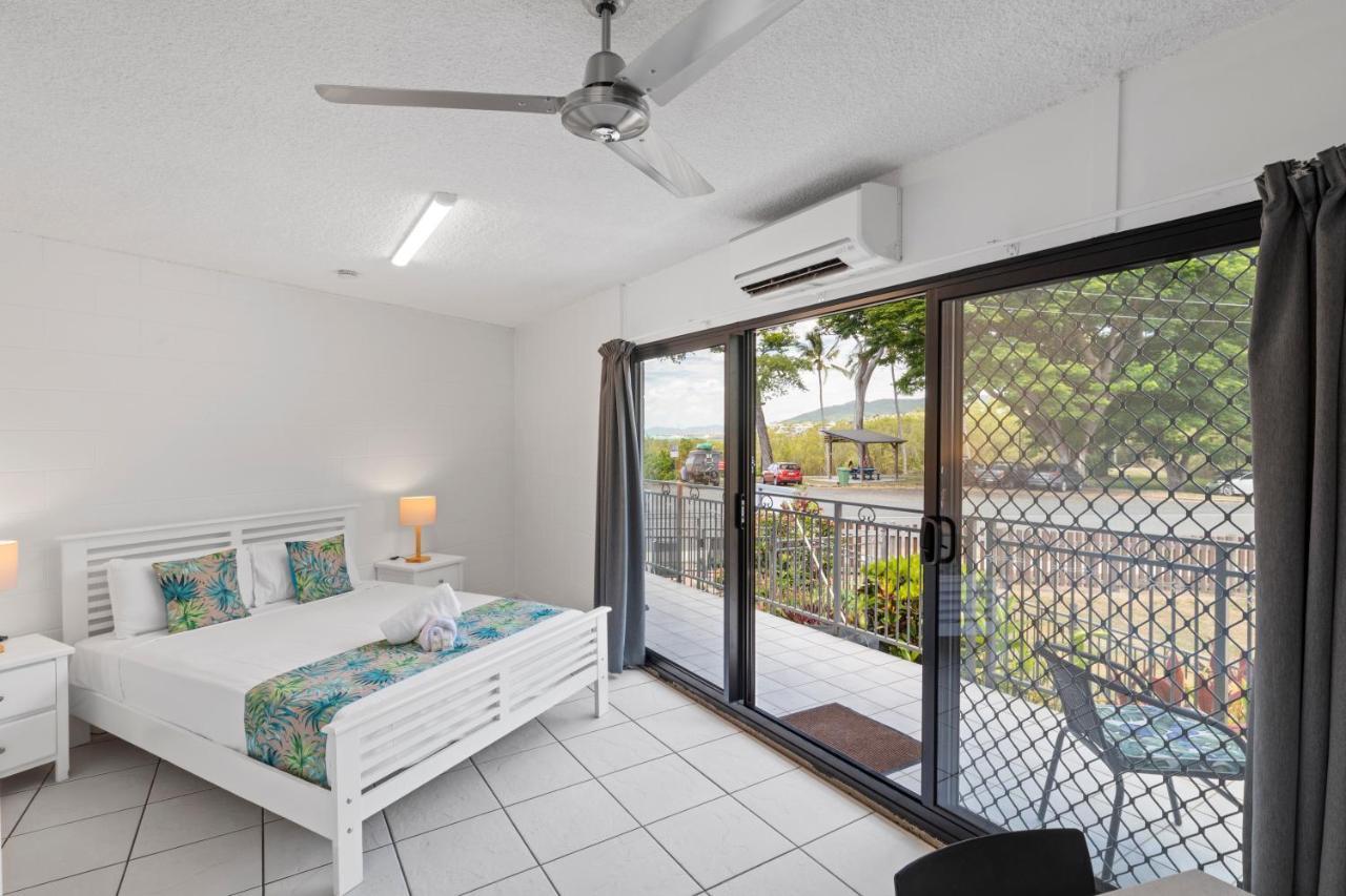 Whitsunday Waterfront Apartments 에일리비치 외부 사진