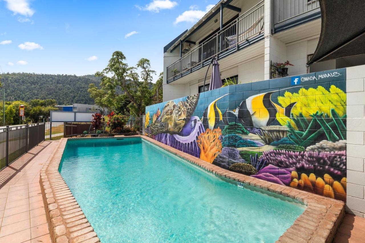 Whitsunday Waterfront Apartments 에일리비치 외부 사진