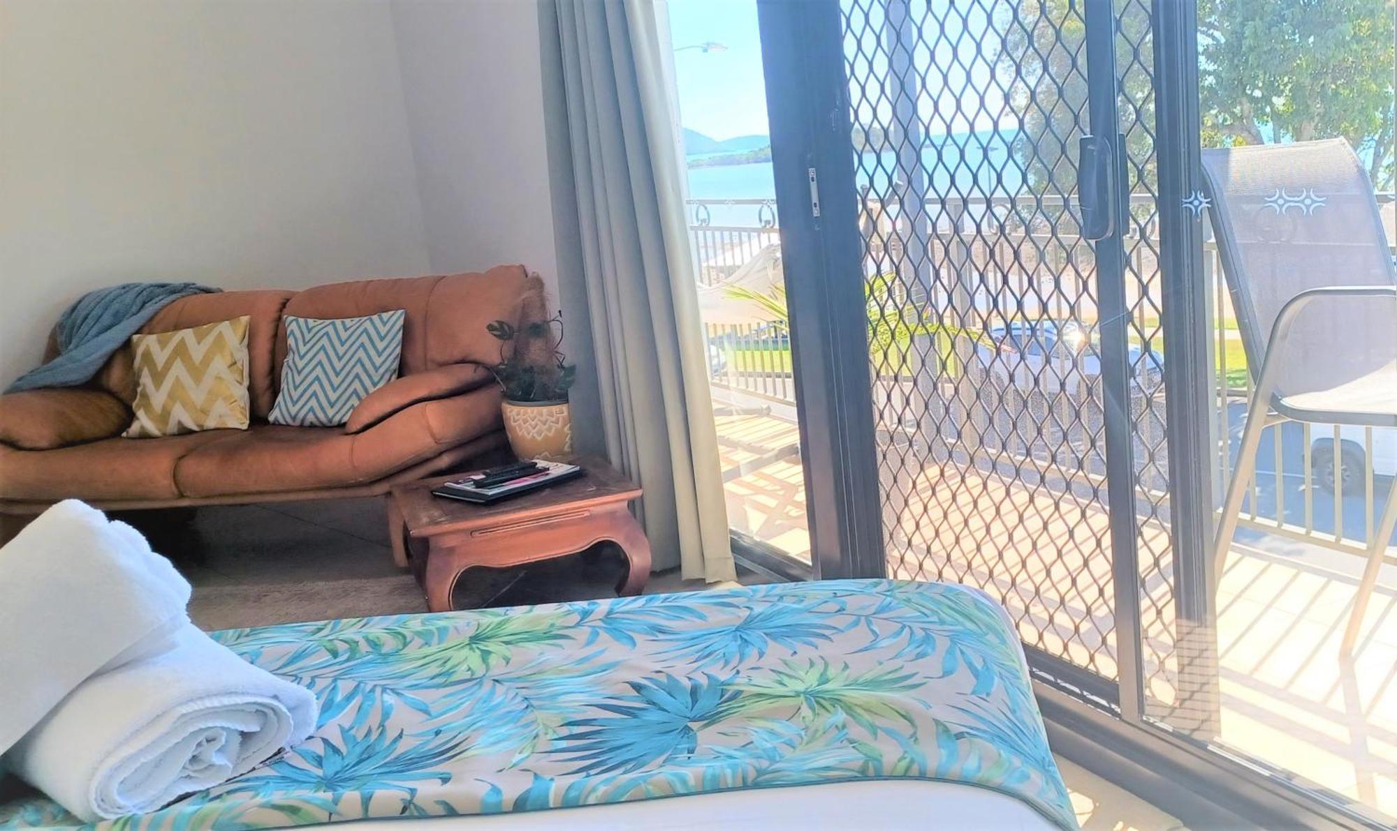 Whitsunday Waterfront Apartments 에일리비치 외부 사진