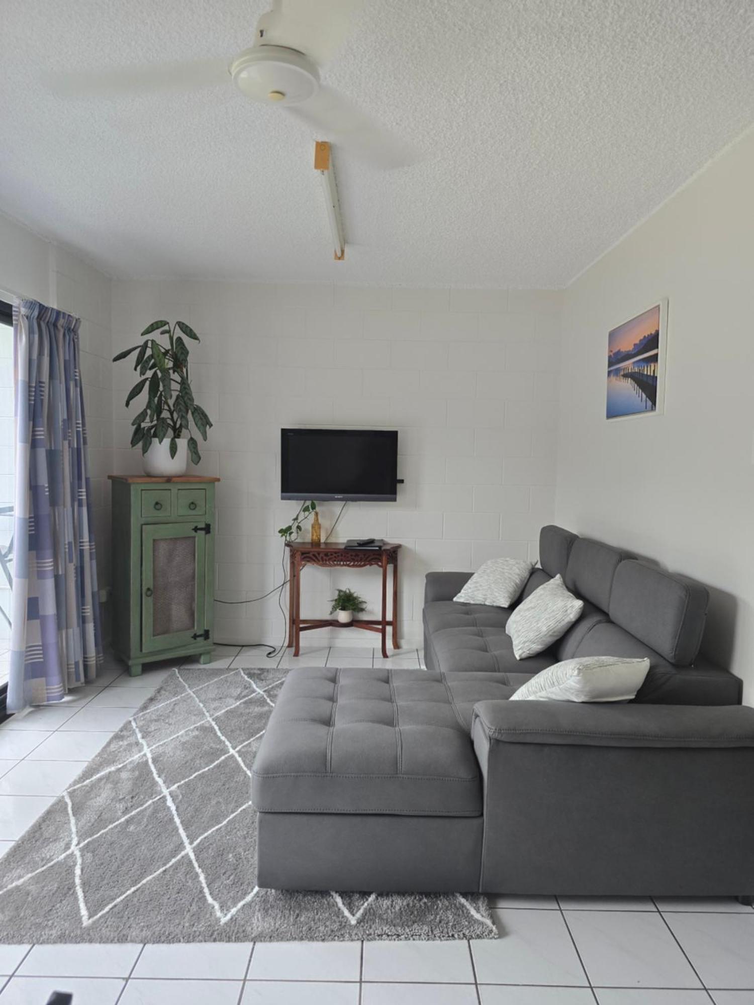 Whitsunday Waterfront Apartments 에일리비치 외부 사진