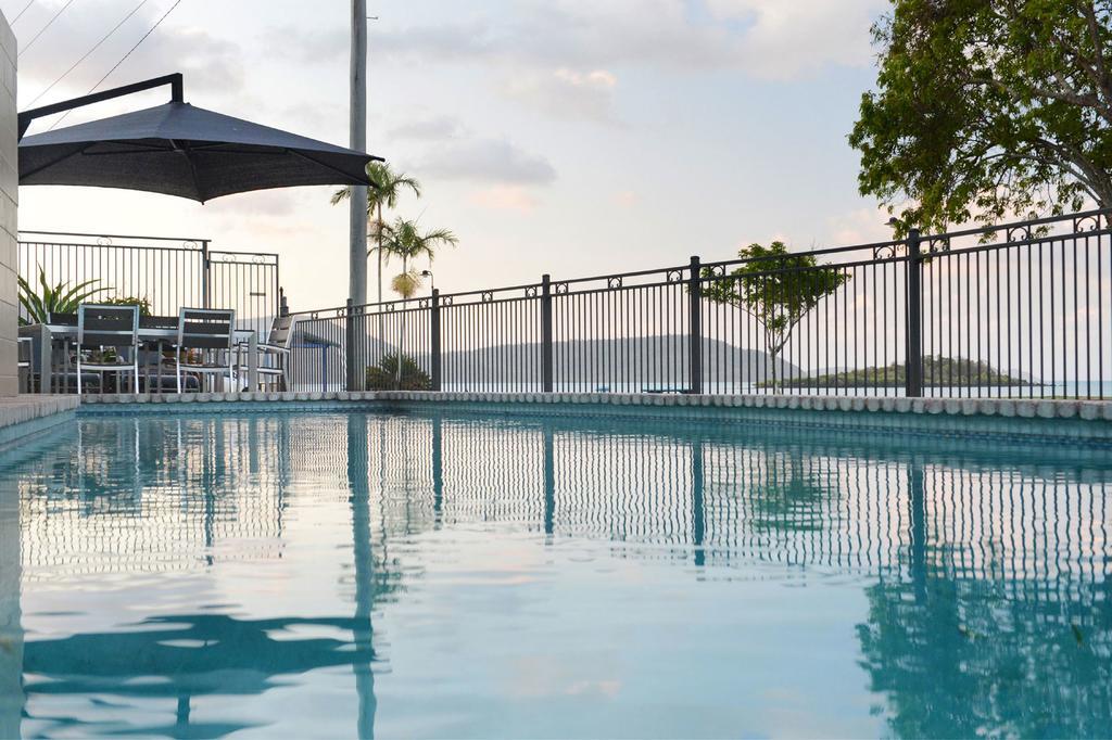 Whitsunday Waterfront Apartments 에일리비치 외부 사진