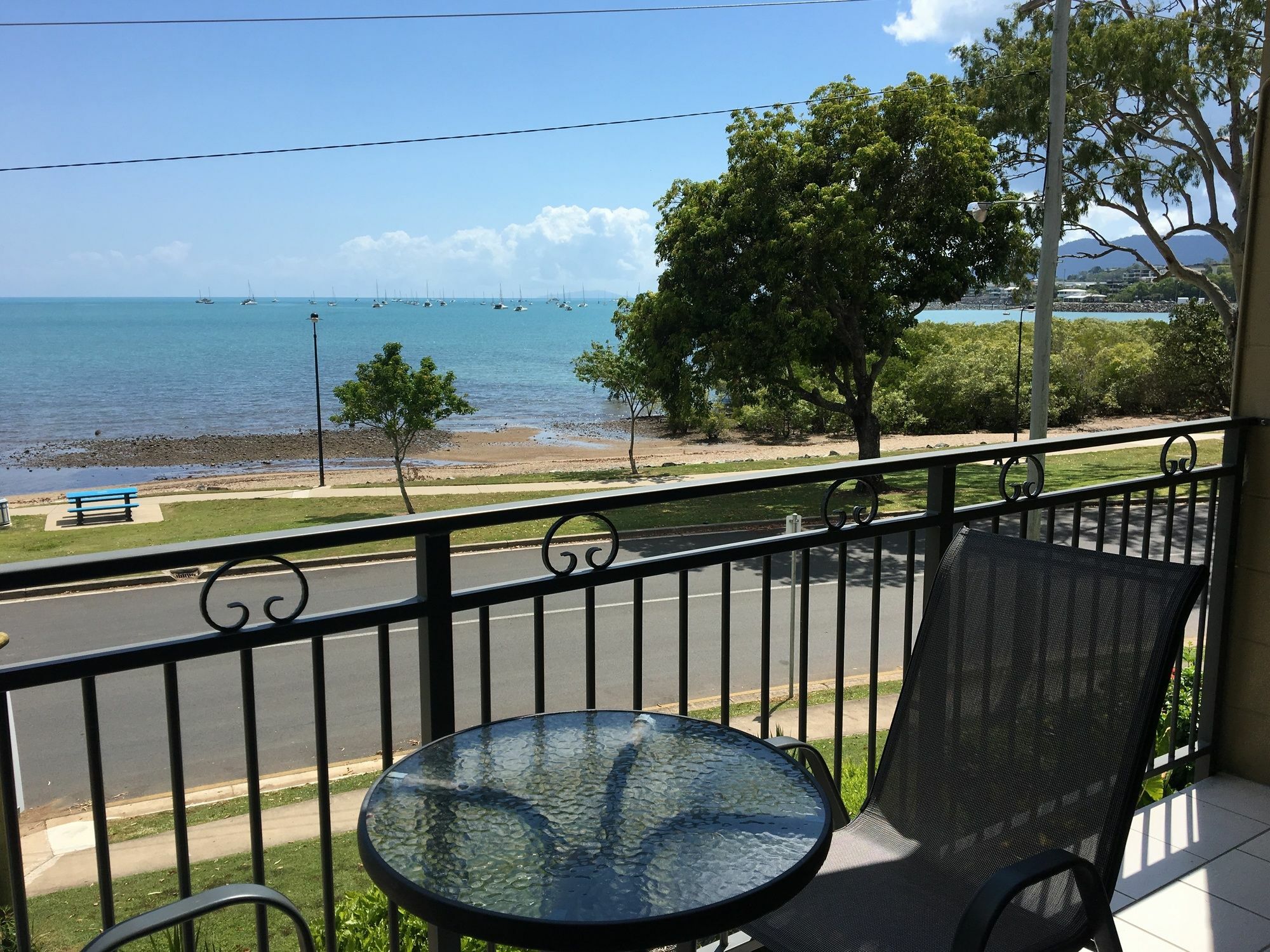 Whitsunday Waterfront Apartments 에일리비치 외부 사진